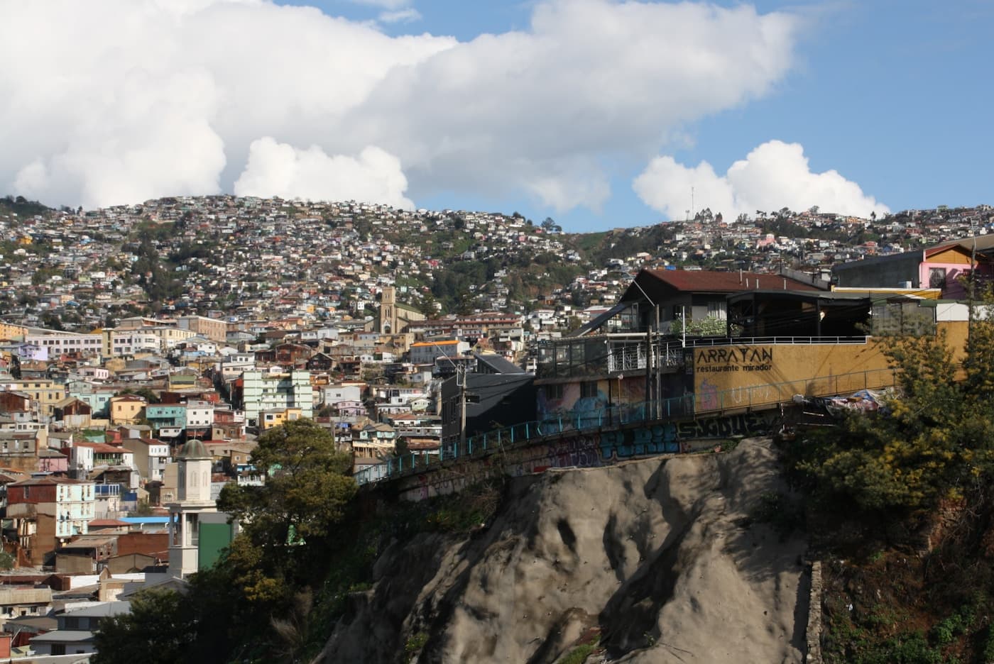 Cerros y casas de Valparaíso